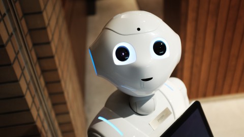 Café in Japan heeft robots die worden bestuurd door invaliden