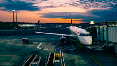 Verre-reiskoorts: 42% jongeren al met één been in het vliegtuig